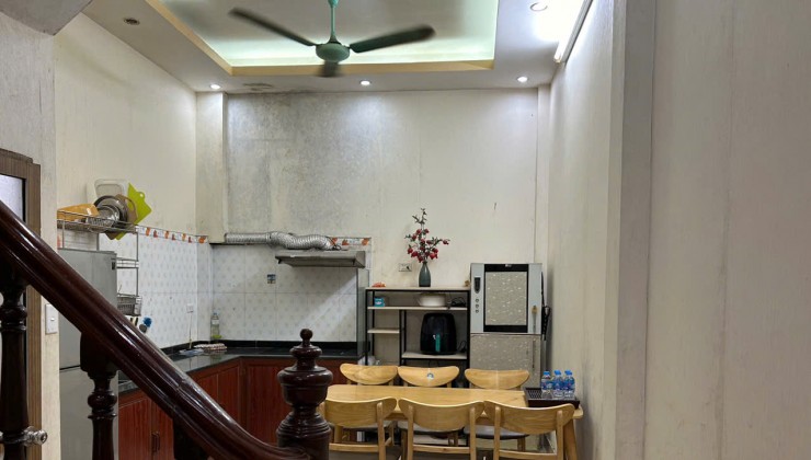 Cho thuê nhà  nguyên căn ngõ 2 Hà Trì, 40m x 4 tầng 3 wc 4 ngủ, 13Tr - ở nhóm đi làm, hộ GĐ